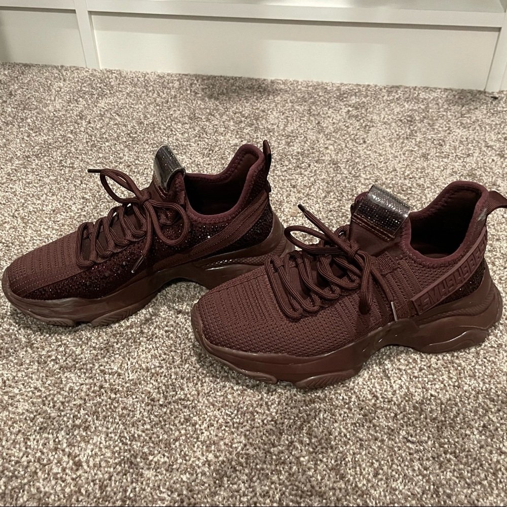 Size 7.5 Steve Madden Maxima Burgundy